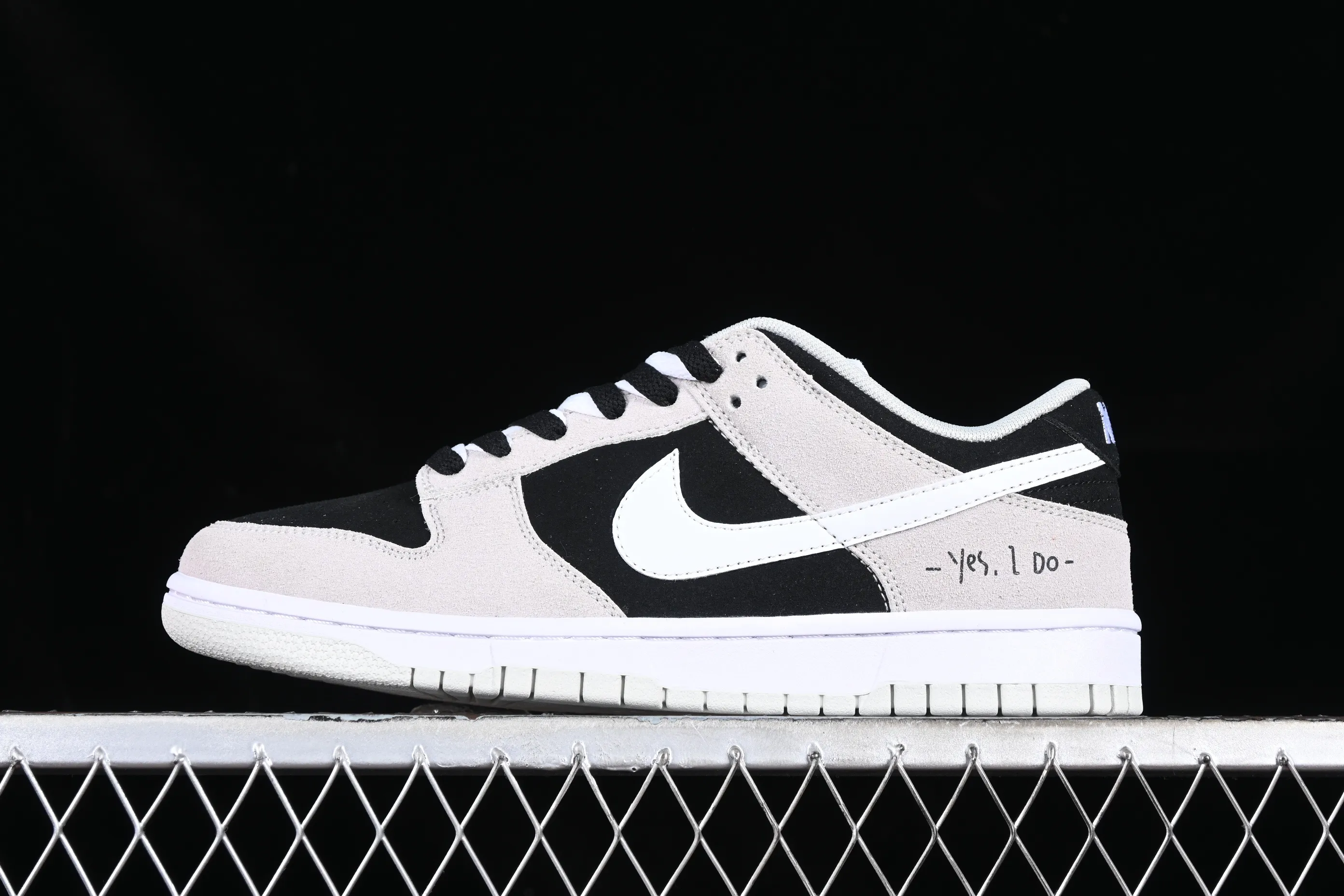 All Categories Nk SB Dunk Series Nk SB Dunk Low Low-top sneakers Cost-effective version Nk Dunk Low Black dust color SB smashed backboard fashion casual sneakers DO9776-001